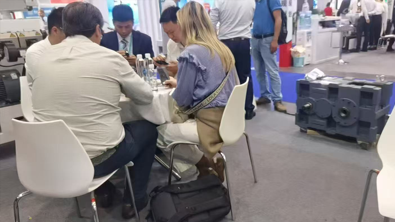 Changzhou Huiguang Transmission, uluslararası vizyonu genişletmek ve sektörel alışverişi derinleştirmek için 2025 CHINAPLAS Uluslararası Kauçuk ve Plastik Fuarı'na katıldı